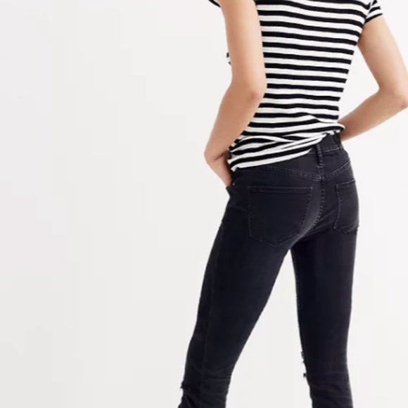 9" Mid-Rise Skinny Jeans in Black Sea - Picture 2 of 8